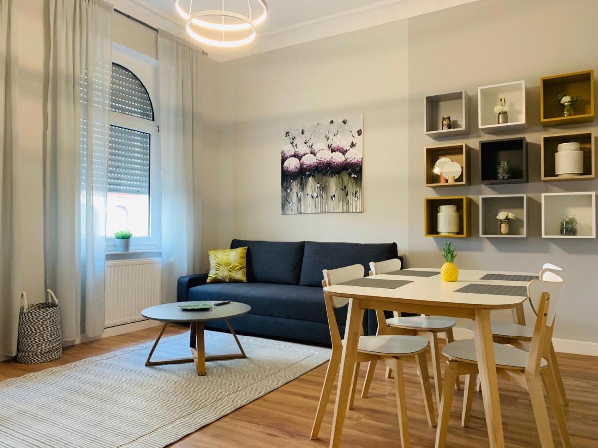 Family Apartment Wiesbaden Bagian luar foto