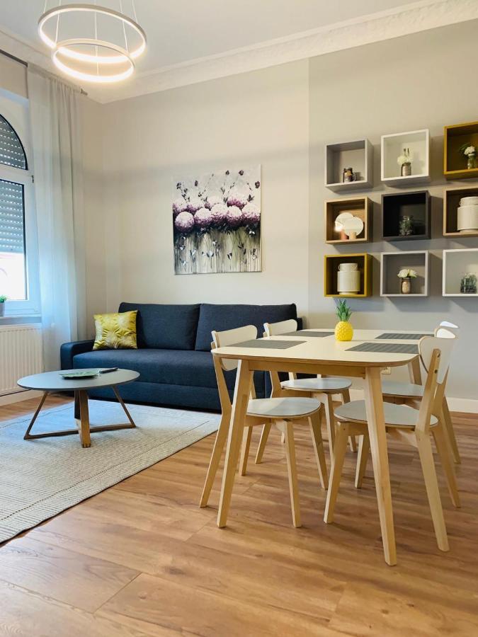 Family Apartment Wiesbaden Bagian luar foto